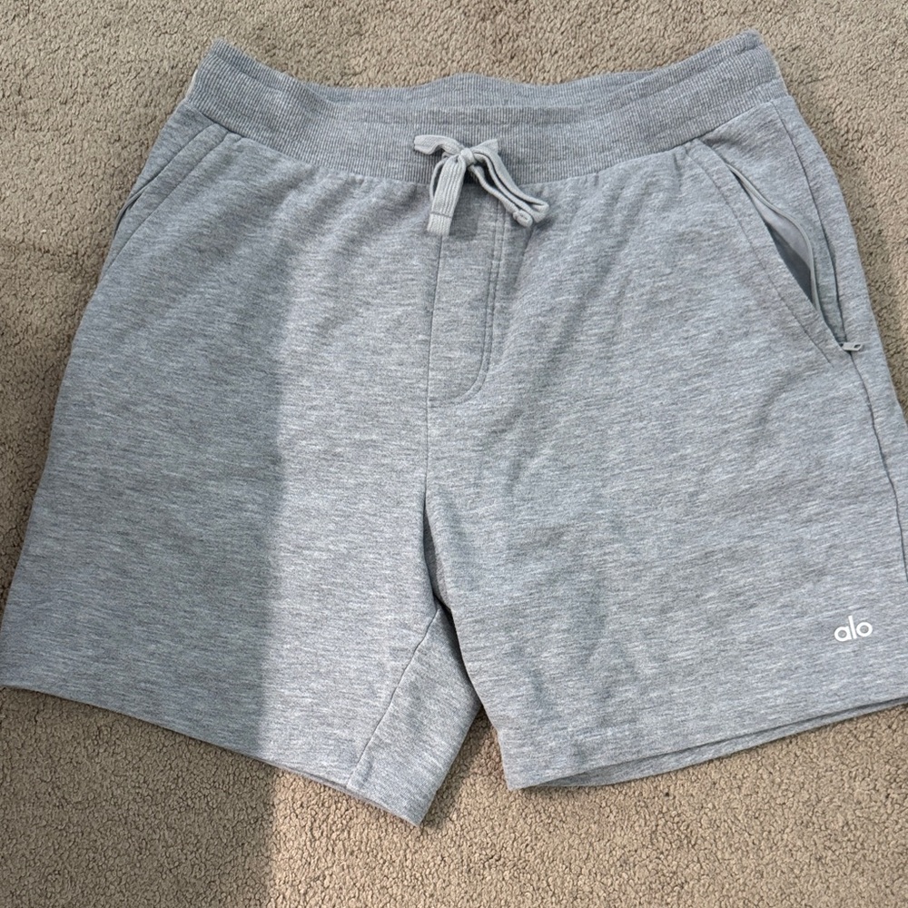 ALO Yoga Men's Athletic Heather Gray Shorts